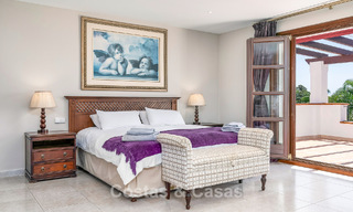 Villa de luxe de style andalou entourée de verdure sur un grand terrain à Marbella - Estepona 56330 