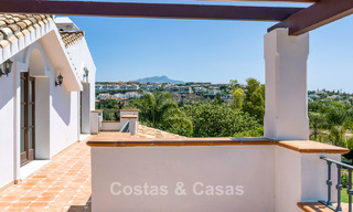 Villa de luxe de style andalou entourée de verdure sur un grand terrain à Marbella - Estepona 56333 