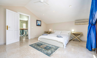 Villa de luxe de style andalou entourée de verdure sur un grand terrain à Marbella - Estepona 56337 