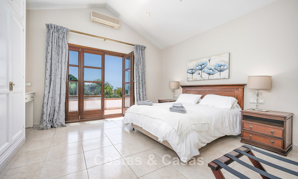Villa de luxe de style andalou entourée de verdure sur un grand terrain à Marbella - Estepona 56339