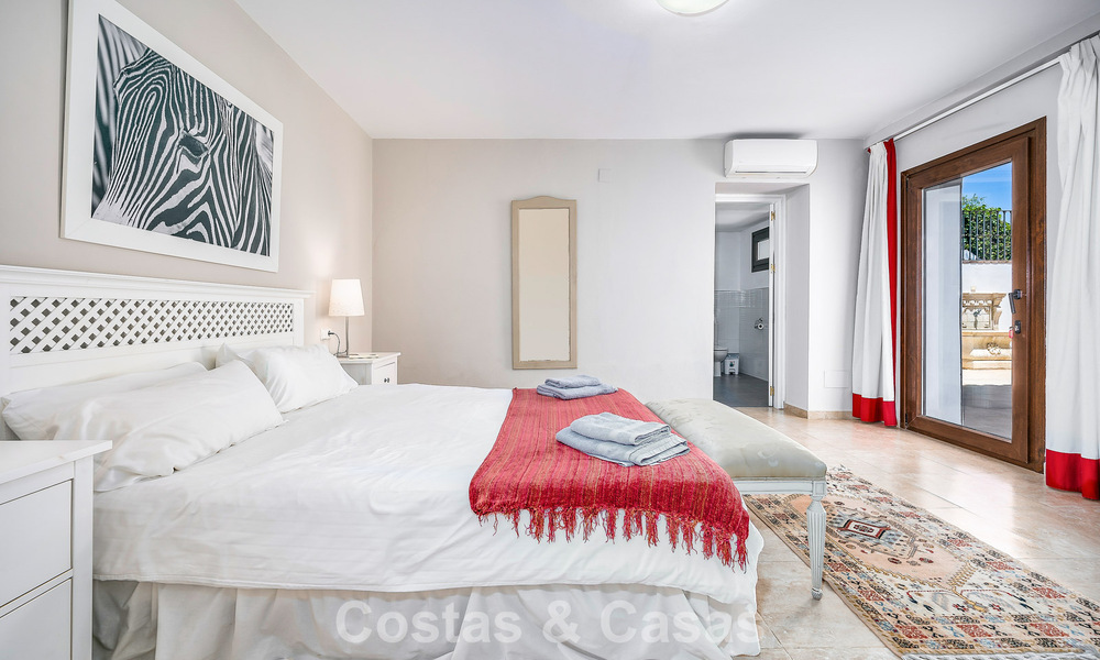 Villa de luxe de style andalou entourée de verdure sur un grand terrain à Marbella - Estepona 56343