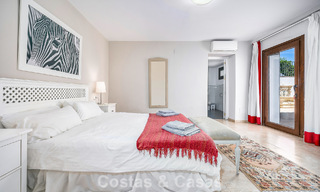 Villa de luxe de style andalou entourée de verdure sur un grand terrain à Marbella - Estepona 56343 