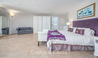 Villa de luxe de style andalou entourée de verdure sur un grand terrain à Marbella - Estepona 56356 