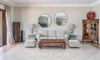 Villa de luxe de style andalou entourée de verdure sur un grand terrain à Marbella - Estepona 56362 