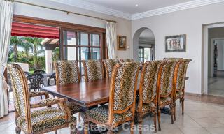 Villa de luxe de style andalou entourée de verdure sur un grand terrain à Marbella - Estepona 56364 