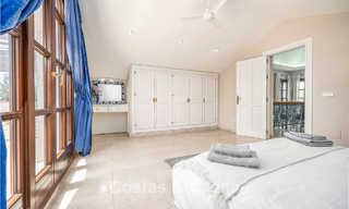Villa de luxe de style andalou entourée de verdure sur un grand terrain à Marbella - Estepona 56374 