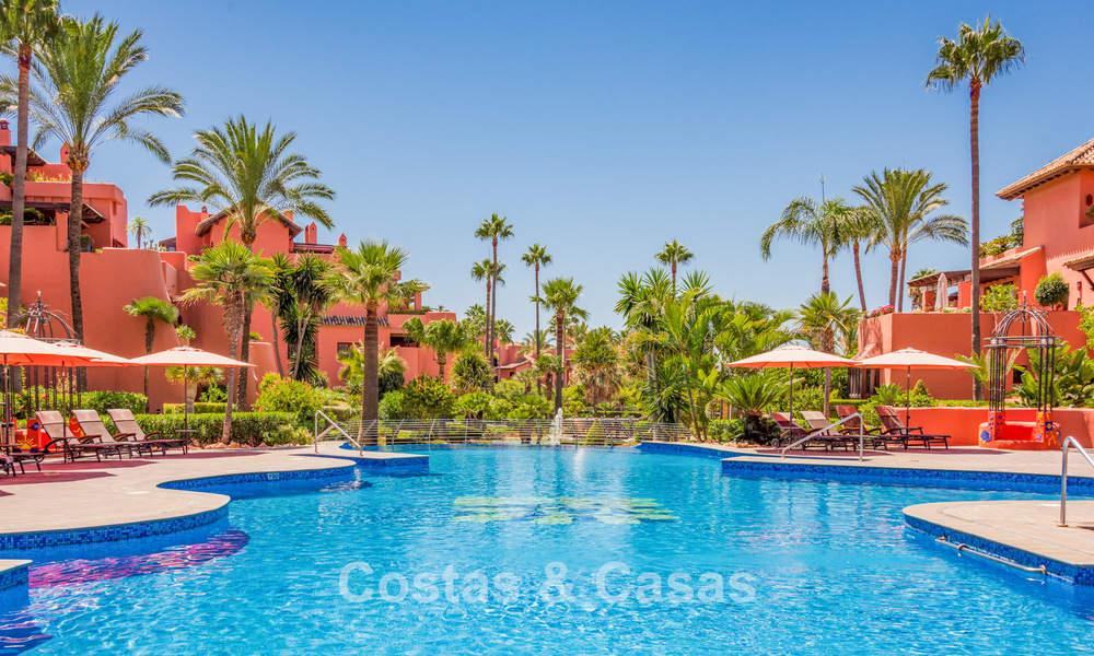 Prestigieux appartement avec jardin à vendre dans un complexe balnéaire de première ligne sur le nouveau Golden Mile entre Marbella et le centre d'Estepona 56620