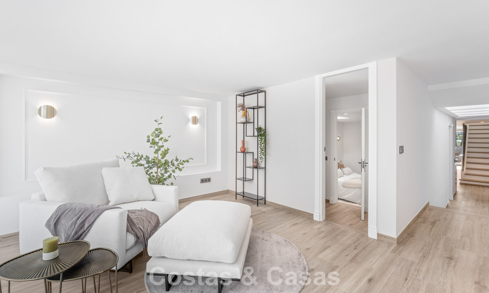 Maison mitoyenne rénovée dans un complexe fermé, en bordure du golf Aloha, à distance de marche du clubhouse à Nueva Andalucia, Marbella 56573