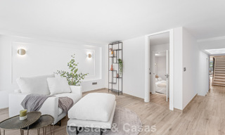 Maison mitoyenne rénovée dans un complexe fermé, en bordure du golf Aloha, à distance de marche du clubhouse à Nueva Andalucia, Marbella 56573 