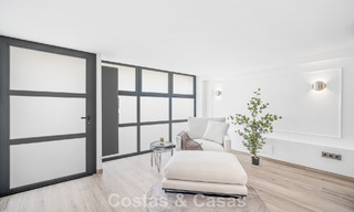 Maison mitoyenne rénovée dans un complexe fermé, en bordure du golf Aloha, à distance de marche du clubhouse à Nueva Andalucia, Marbella 56574 