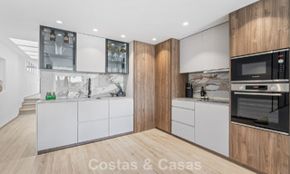 Maison mitoyenne rénovée dans un complexe fermé, en bordure du golf Aloha, à distance de marche du clubhouse à Nueva Andalucia, Marbella 56578 