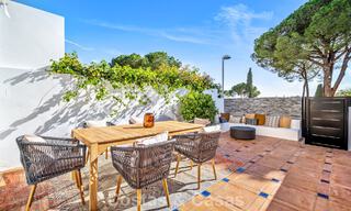 Maison mitoyenne rénovée dans un complexe fermé, en bordure du golf Aloha, à distance de marche du clubhouse à Nueva Andalucia, Marbella 56585 