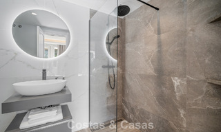 Maison mitoyenne rénovée dans un complexe fermé, en bordure du golf Aloha, à distance de marche du clubhouse à Nueva Andalucia, Marbella 56590 