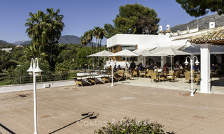 Maison mitoyenne rénovée dans un complexe fermé, en bordure du golf Aloha, à distance de marche du clubhouse à Nueva Andalucia, Marbella 56650 