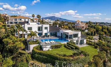 Villa contemporaine de luxe à vendre avec vue sur la mer dans un complexe de golf cinq étoiles à Marbella - Benahavis 56750