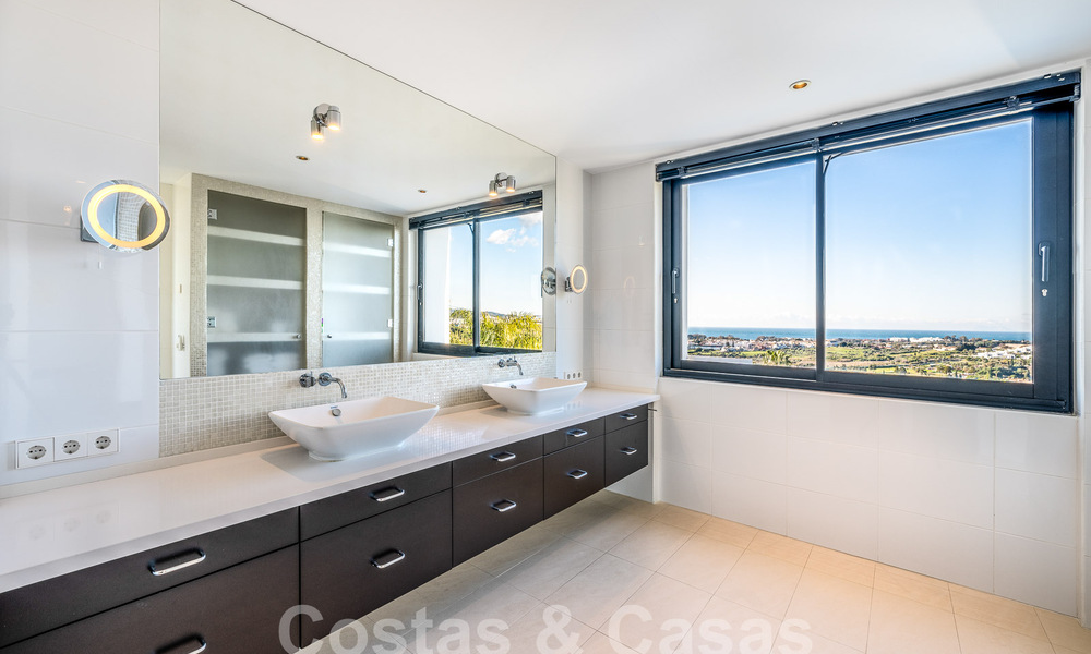 Villa contemporaine de luxe à vendre avec vue sur la mer dans un complexe de golf cinq étoiles à Marbella - Benahavis 56751