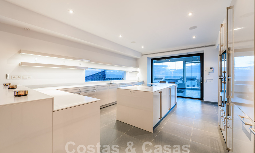 Villa contemporaine de luxe à vendre avec vue sur la mer dans un complexe de golf cinq étoiles à Marbella - Benahavis 56766