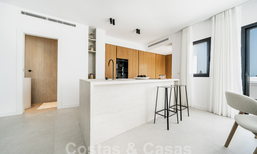 Penthouse de luxe de style scandinave entièrement rénové à vendre avec terrasse spacieuse, sur le Golden Mile de Marbella 56819