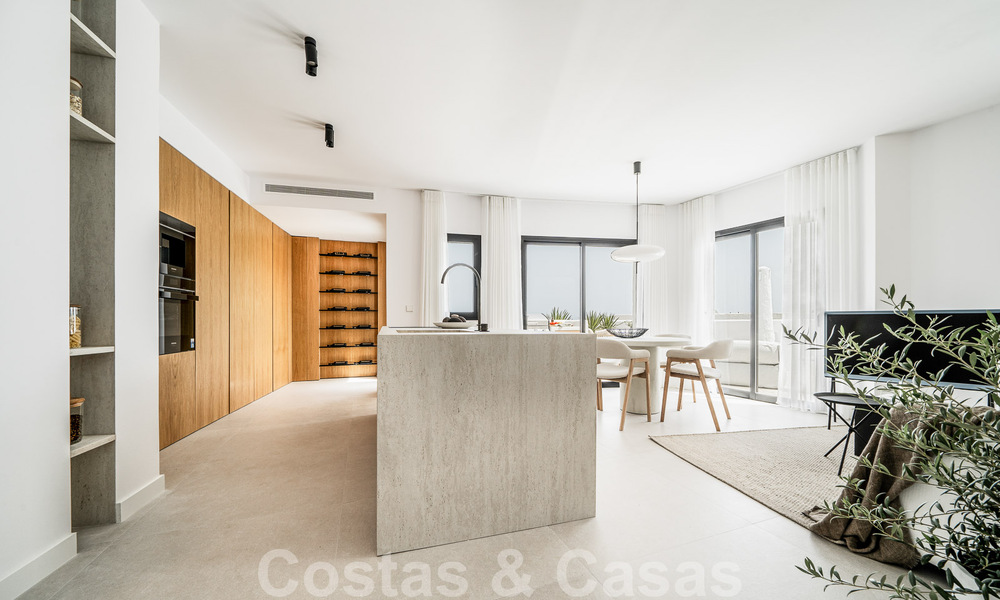Penthouse de luxe de style scandinave entièrement rénové à vendre avec terrasse spacieuse, sur le Golden Mile de Marbella 56820