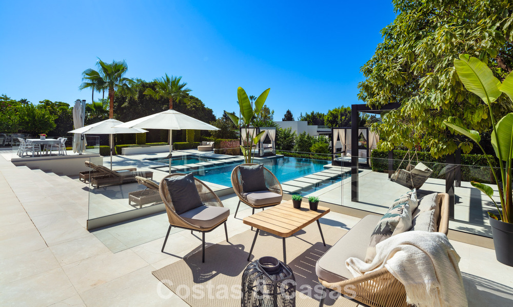 Villa de luxe, moderne et symétrique à vendre à deux pas des terrains de golf de la vallée de Nueva Andalucia, Marbella 56168