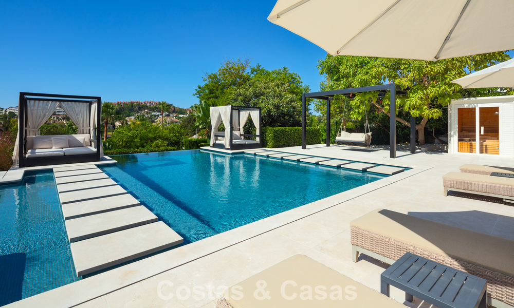 Villa de luxe, moderne et symétrique à vendre à deux pas des terrains de golf de la vallée de Nueva Andalucia, Marbella 56169