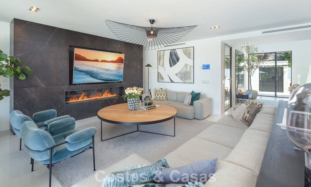Villa de luxe, moderne et symétrique à vendre à deux pas des terrains de golf de la vallée de Nueva Andalucia, Marbella 56177