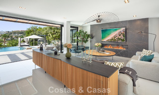 Villa de luxe, moderne et symétrique à vendre à deux pas des terrains de golf de la vallée de Nueva Andalucia, Marbella 56178 