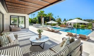 Villa de luxe, moderne et symétrique à vendre à deux pas des terrains de golf de la vallée de Nueva Andalucia, Marbella 56183 