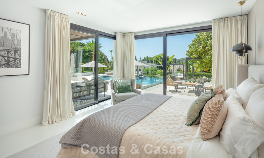 Villa de luxe, moderne et symétrique à vendre à deux pas des terrains de golf de la vallée de Nueva Andalucia, Marbella 56185