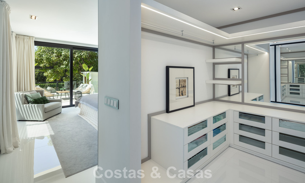 Villa de luxe, moderne et symétrique à vendre à deux pas des terrains de golf de la vallée de Nueva Andalucia, Marbella 56186