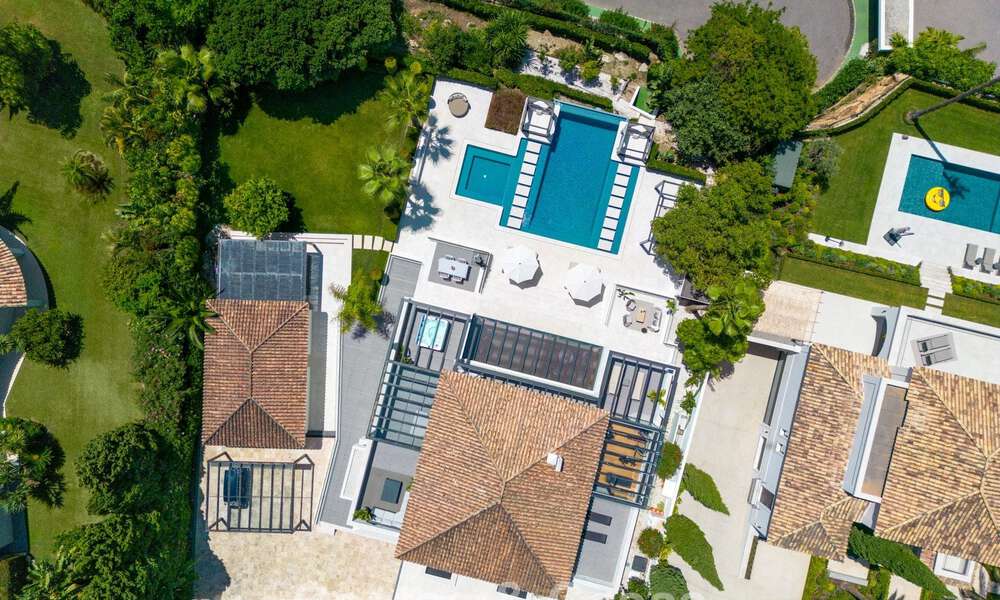 Villa de luxe, moderne et symétrique à vendre à deux pas des terrains de golf de la vallée de Nueva Andalucia, Marbella 56187