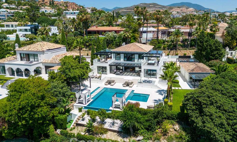 Villa de luxe, moderne et symétrique à vendre à deux pas des terrains de golf de la vallée de Nueva Andalucia, Marbella 56192