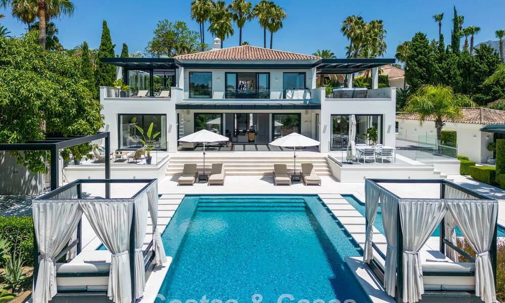 Villa de luxe, moderne et symétrique à vendre à deux pas des terrains de golf de la vallée de Nueva Andalucia, Marbella 56193