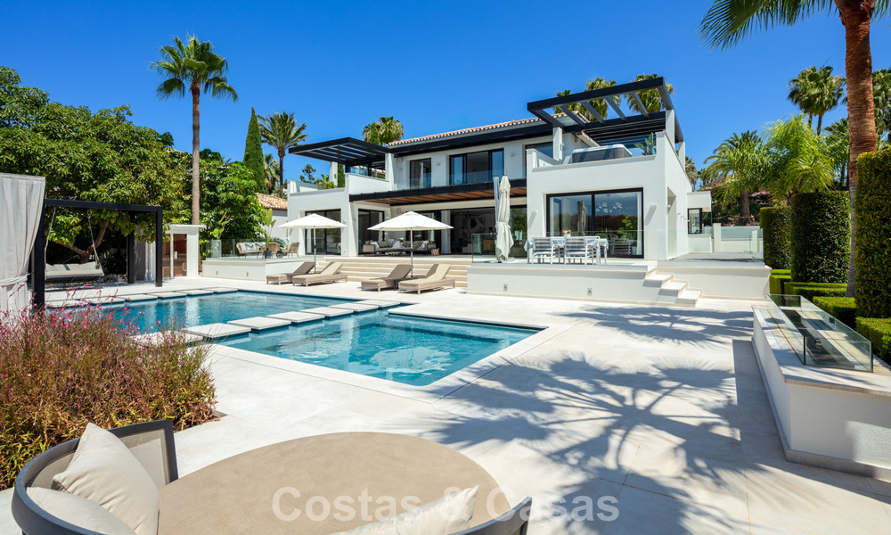 Villa de luxe, moderne et symétrique à vendre à deux pas des terrains de golf de la vallée de Nueva Andalucia, Marbella 56194