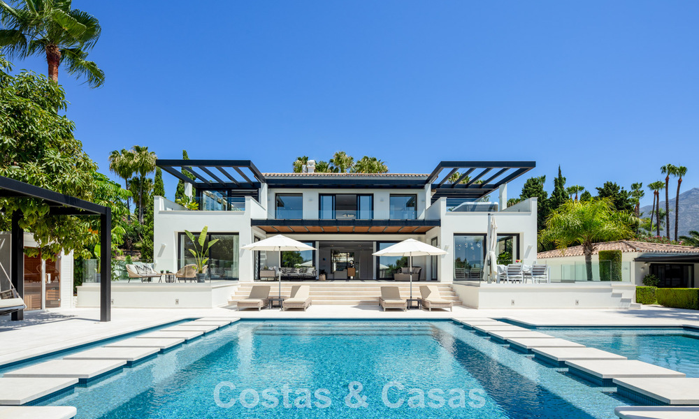 Villa de luxe, moderne et symétrique à vendre à deux pas des terrains de golf de la vallée de Nueva Andalucia, Marbella 56196