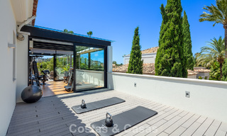 Villa de luxe, moderne et symétrique à vendre à deux pas des terrains de golf de la vallée de Nueva Andalucia, Marbella 56201 