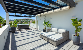 Villa de luxe, moderne et symétrique à vendre à deux pas des terrains de golf de la vallée de Nueva Andalucia, Marbella 56203 