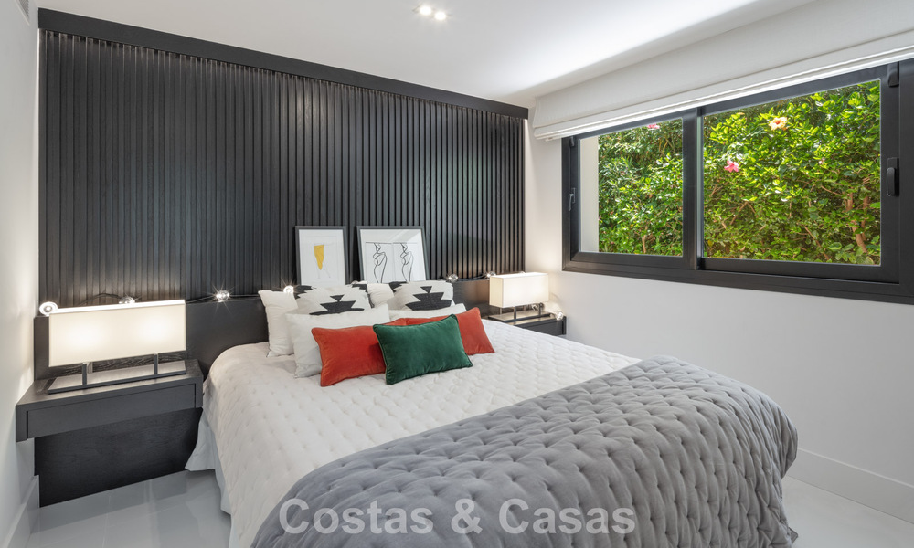 Villa de luxe, moderne et symétrique à vendre à deux pas des terrains de golf de la vallée de Nueva Andalucia, Marbella 56207