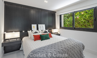 Villa de luxe, moderne et symétrique à vendre à deux pas des terrains de golf de la vallée de Nueva Andalucia, Marbella 56207 