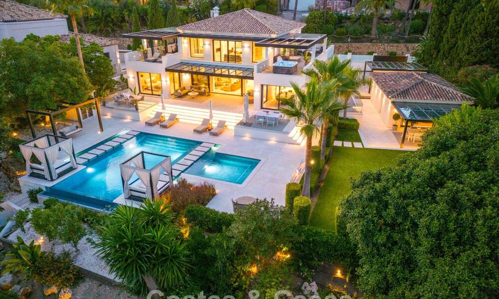 Villa de luxe, moderne et symétrique à vendre à deux pas des terrains de golf de la vallée de Nueva Andalucia, Marbella 56212