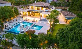 Villa de luxe, moderne et symétrique à vendre à deux pas des terrains de golf de la vallée de Nueva Andalucia, Marbella 56212 