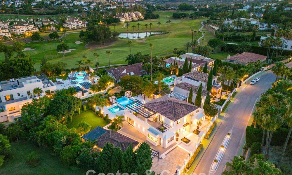 Villa de luxe, moderne et symétrique à vendre à deux pas des terrains de golf de la vallée de Nueva Andalucia, Marbella 56213