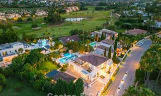 Villa de luxe, moderne et symétrique à vendre à deux pas des terrains de golf de la vallée de Nueva Andalucia, Marbella 56213 