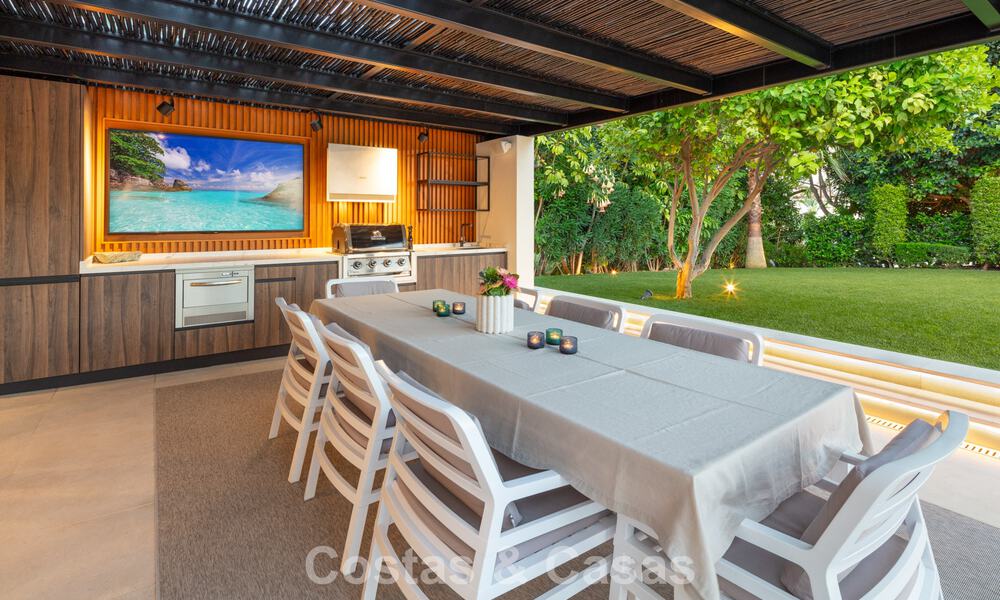 Villa de luxe, moderne et symétrique à vendre à deux pas des terrains de golf de la vallée de Nueva Andalucia, Marbella 56215