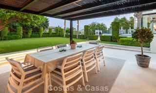 Villa de luxe, moderne et symétrique à vendre à deux pas des terrains de golf de la vallée de Nueva Andalucia, Marbella 56216 