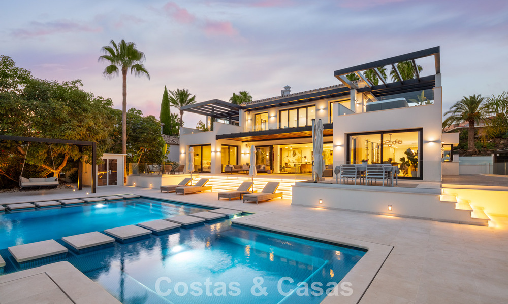 Villa de luxe, moderne et symétrique à vendre à deux pas des terrains de golf de la vallée de Nueva Andalucia, Marbella 56217
