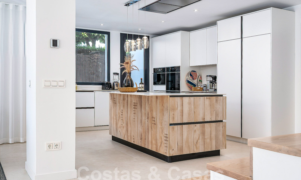 Superbe propriété de luxe à vendre avec piscine privée, à distance de marche de la plage et du centre de San Pedro, Marbella 56779