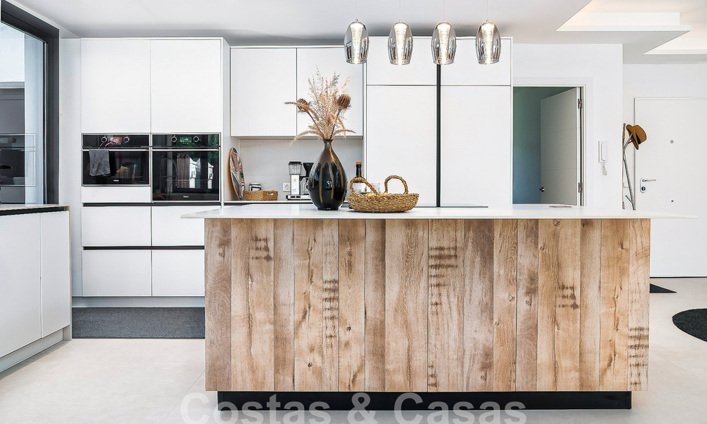 Superbe propriété de luxe à vendre avec piscine privée, à distance de marche de la plage et du centre de San Pedro, Marbella 56801