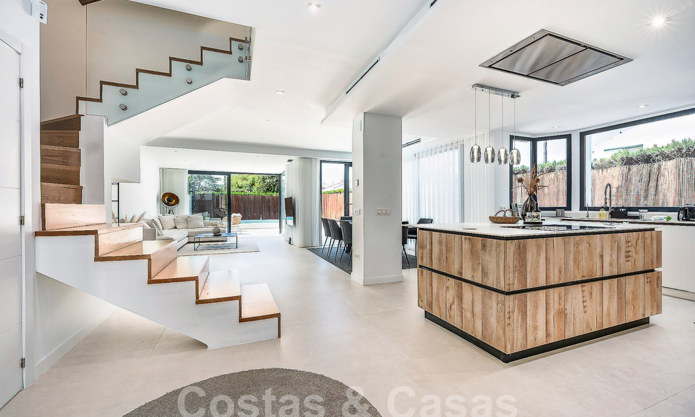 Superbe propriété de luxe à vendre avec piscine privée, à distance de marche de la plage et du centre de San Pedro, Marbella 56802