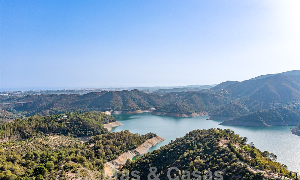 Villa de luxe espagnole à vendre avec vue panoramique sur la mer dans une communauté fermée sur les collines de Marbella 57341